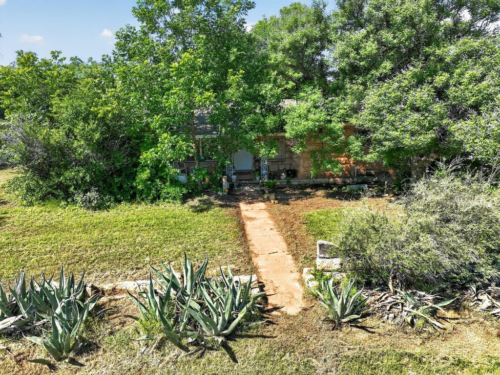 Image 20 of property listing at 319 Zero Street, Robert Lee, TX 76945