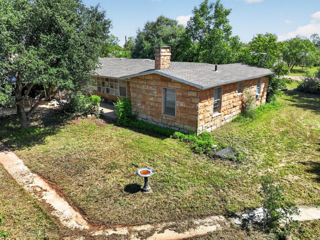Image 23 of property listing at 319 Zero Street, Robert Lee, TX 76945