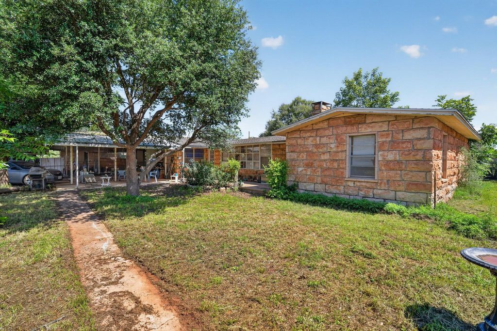 Image 26 of property listing at 319 Zero Street, Robert Lee, TX 76945