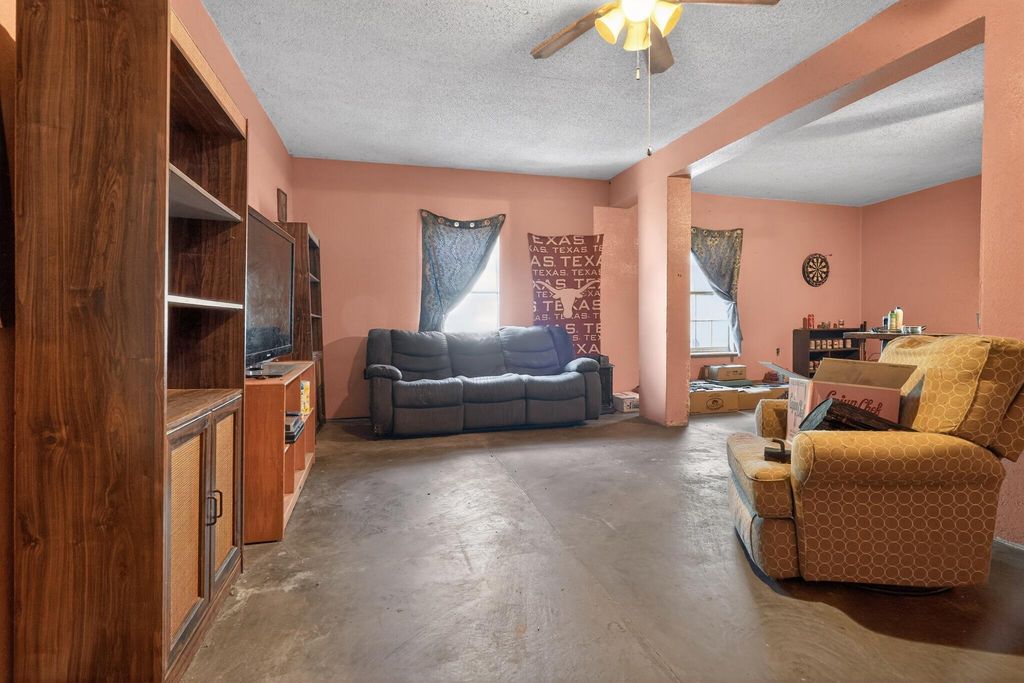 Image 30 of property listing at 319 Zero Street, Robert Lee, TX 76945