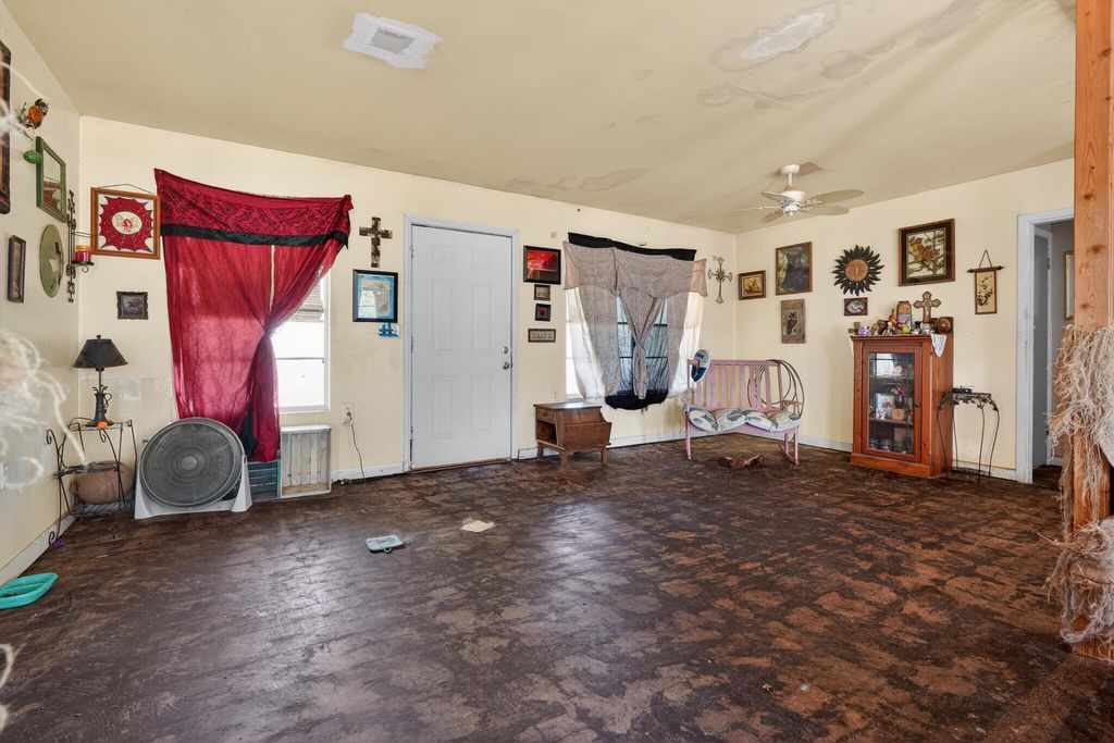 Image 31 of property listing at 319 Zero Street, Robert Lee, TX 76945