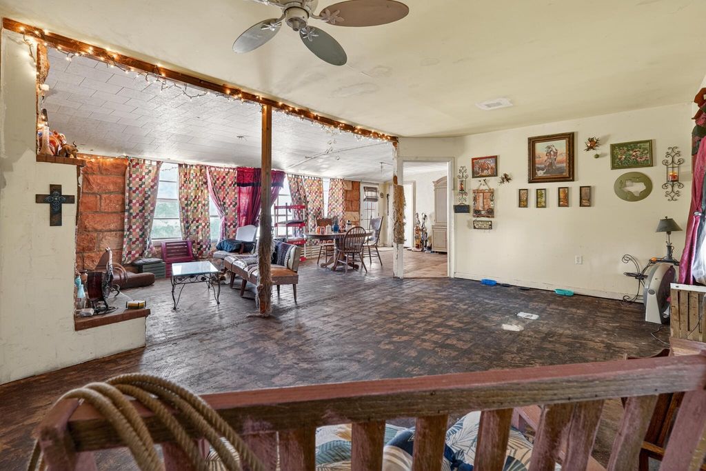 Image 32 of property listing at 319 Zero Street, Robert Lee, TX 76945