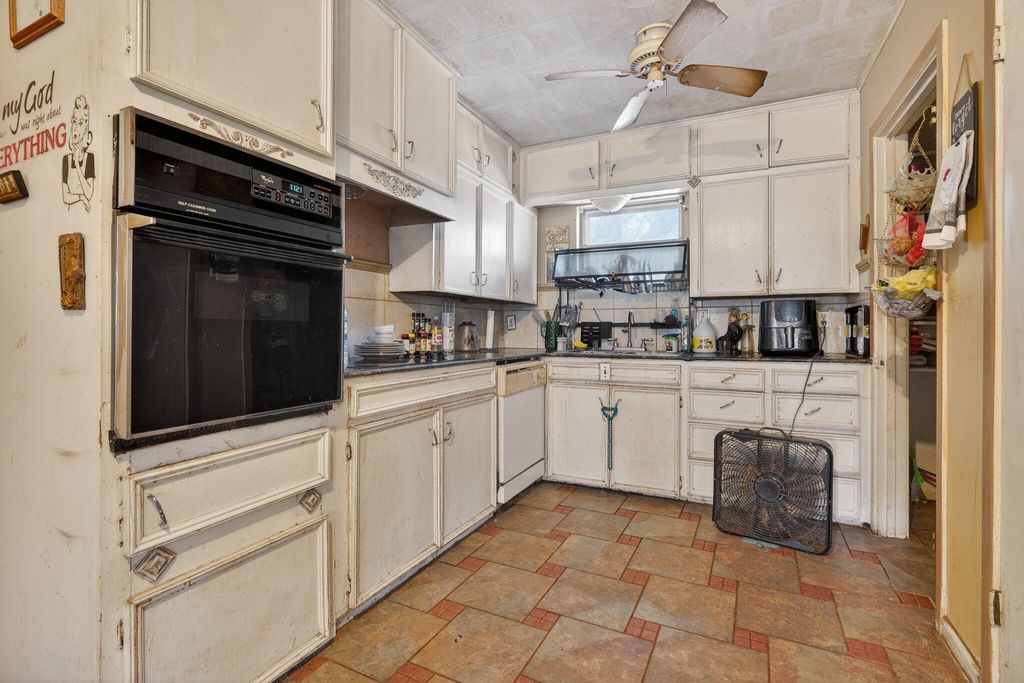 Image 34 of property listing at 319 Zero Street, Robert Lee, TX 76945
