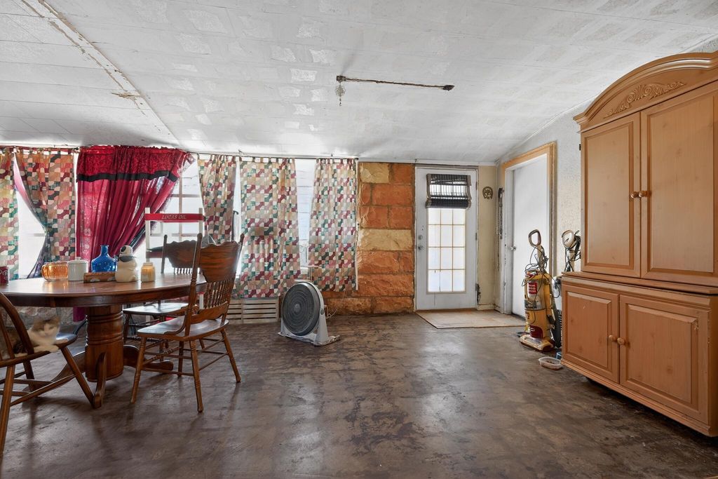 Image 35 of property listing at 319 Zero Street, Robert Lee, TX 76945