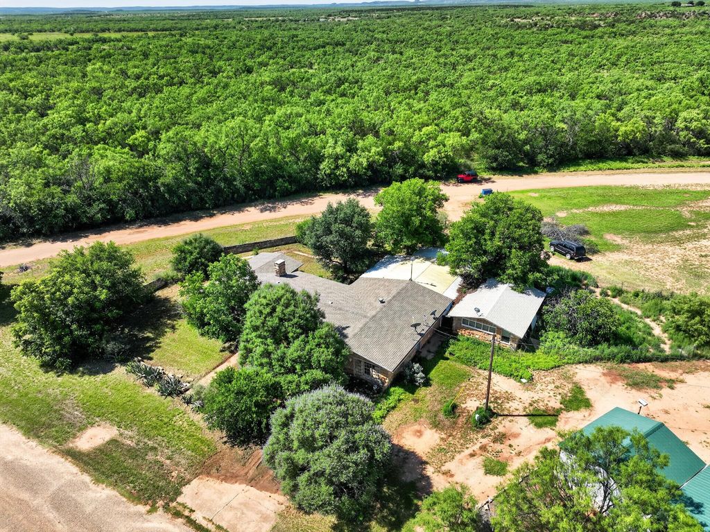 Image 6 of property listing at 319 Zero Street, Robert Lee, TX 76945