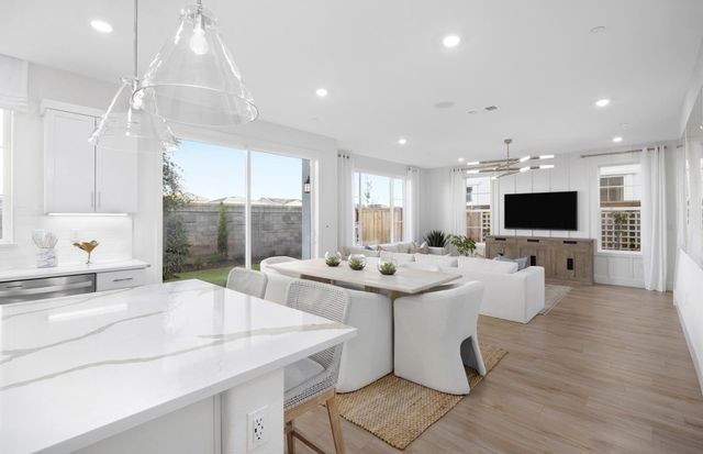 373 373 E Beatrice Avenue, Mountain House, CA 95391