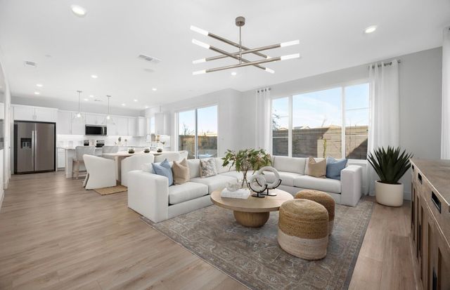 373 373 E Beatrice Avenue, Mountain House, CA 95391