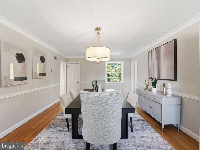 2328 S NASH ST, Arlington, VA 22202