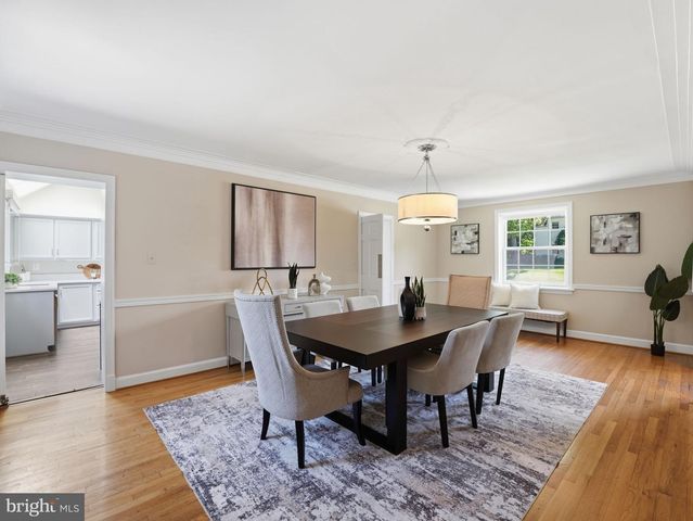 2328 S NASH ST, Arlington, VA 22202