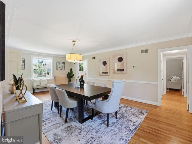 2328 S NASH ST, Arlington, VA 22202