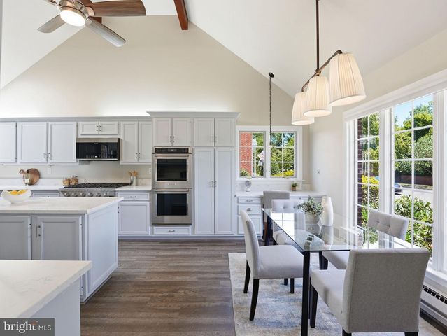 2328 S NASH ST, Arlington, VA 22202