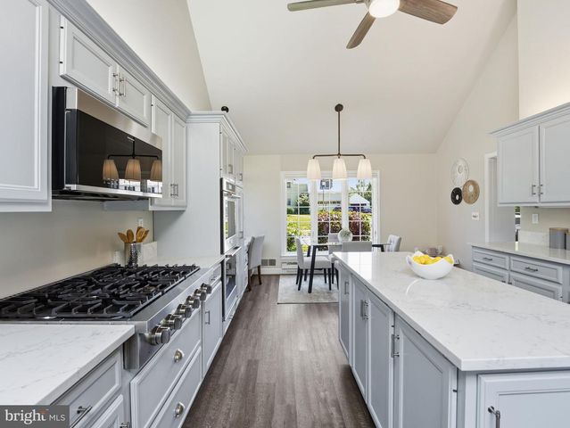 2328 S NASH ST, Arlington, VA 22202