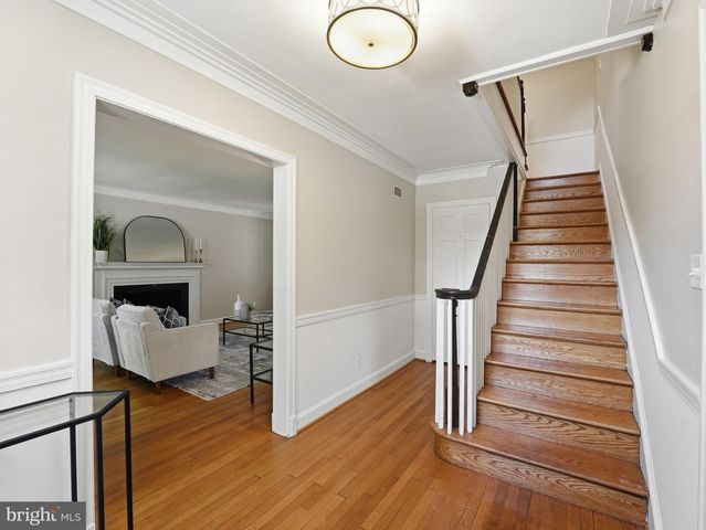 2328 S NASH ST, Arlington, VA 22202