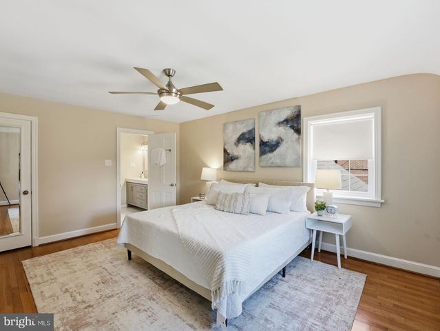 2328 S NASH ST, Arlington, VA 22202