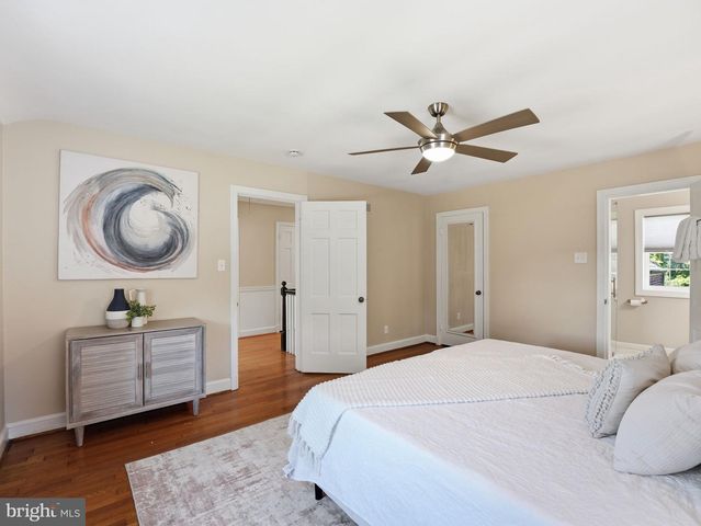 2328 S NASH ST, Arlington, VA 22202