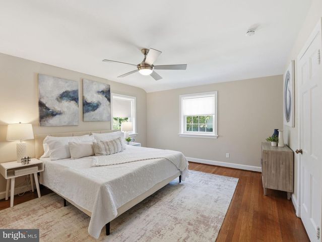 2328 S NASH ST, Arlington, VA 22202