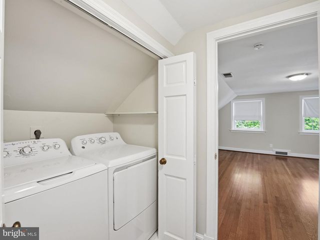 2328 S NASH ST, Arlington, VA 22202