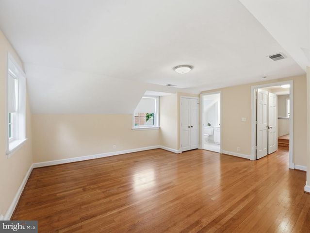 2328 S NASH ST, Arlington, VA 22202
