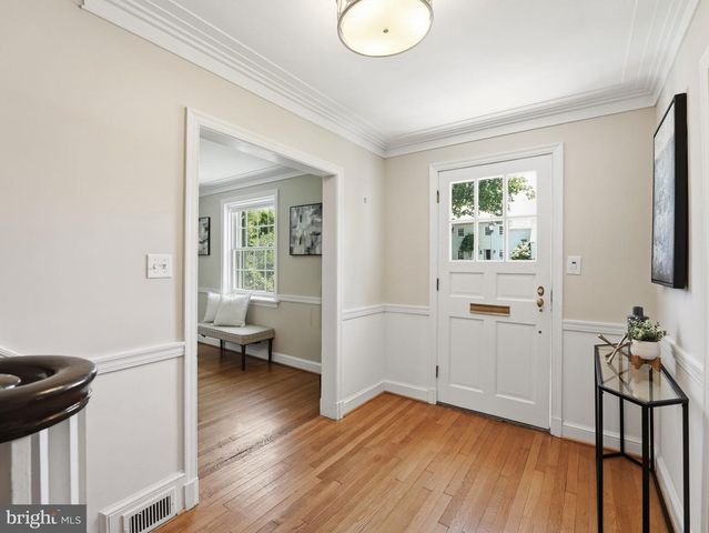 2328 S NASH ST, Arlington, VA 22202