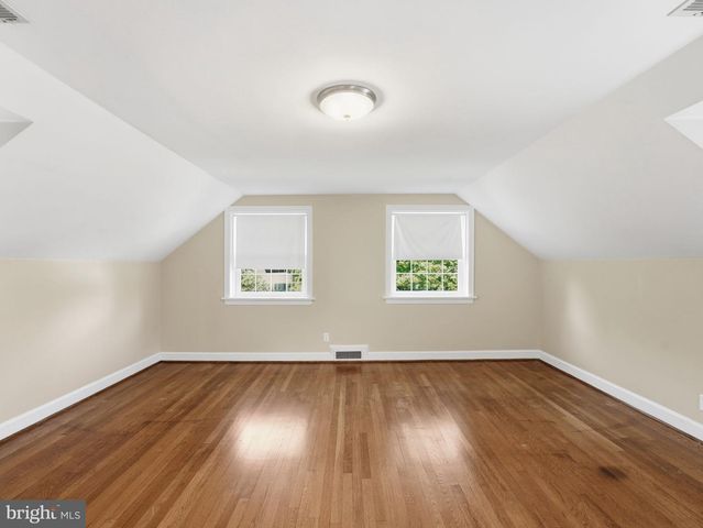 2328 S NASH ST, Arlington, VA 22202