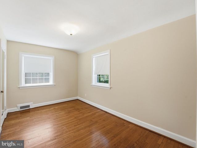 2328 S NASH ST, Arlington, VA 22202