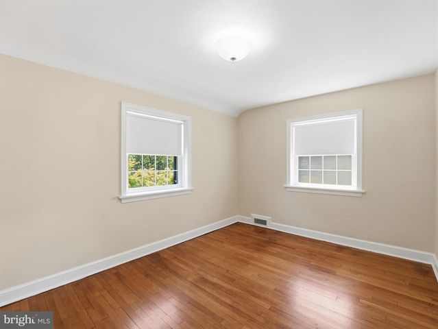 2328 S NASH ST, Arlington, VA 22202