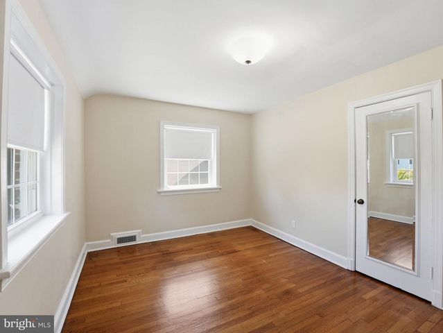 2328 S NASH ST, Arlington, VA 22202