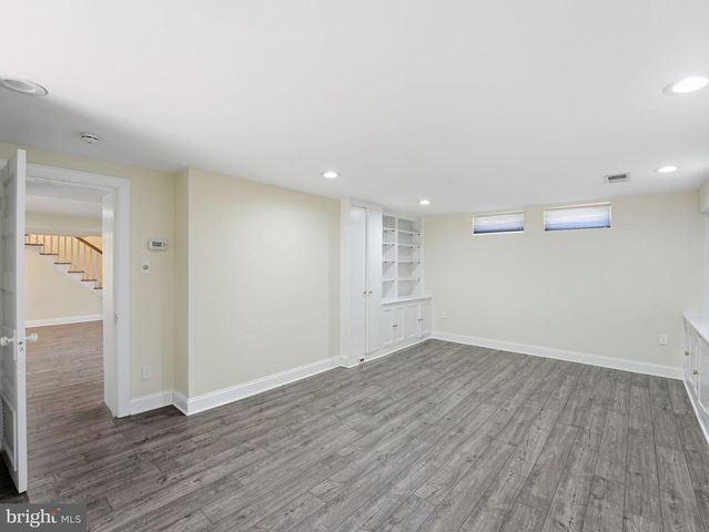 2328 S NASH ST, Arlington, VA 22202