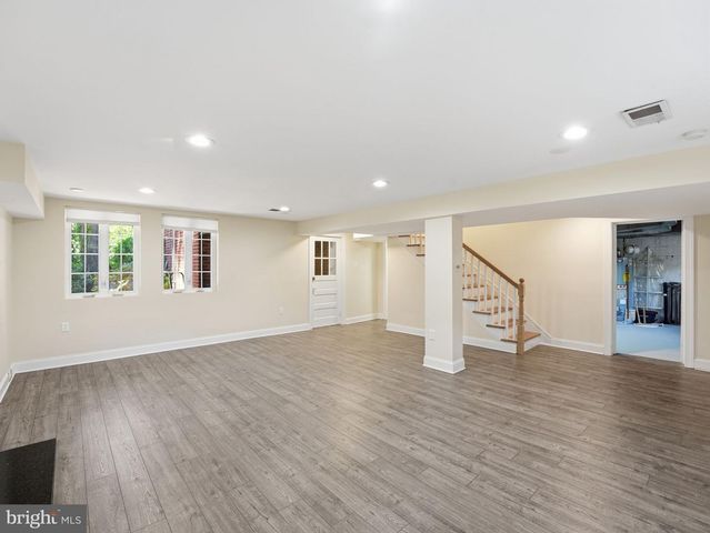 2328 S NASH ST, Arlington, VA 22202