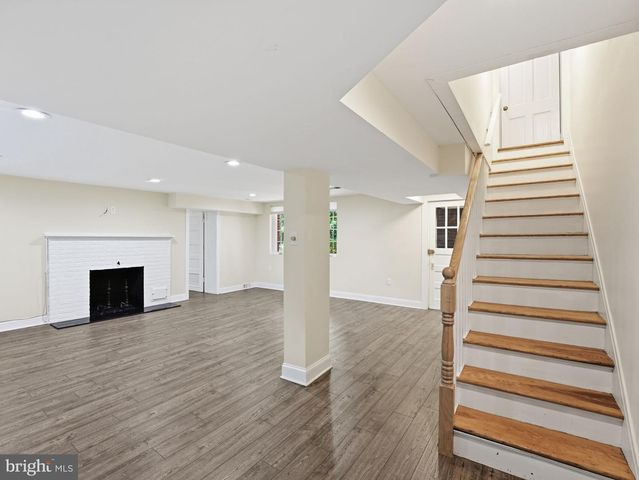 2328 S NASH ST, Arlington, VA 22202