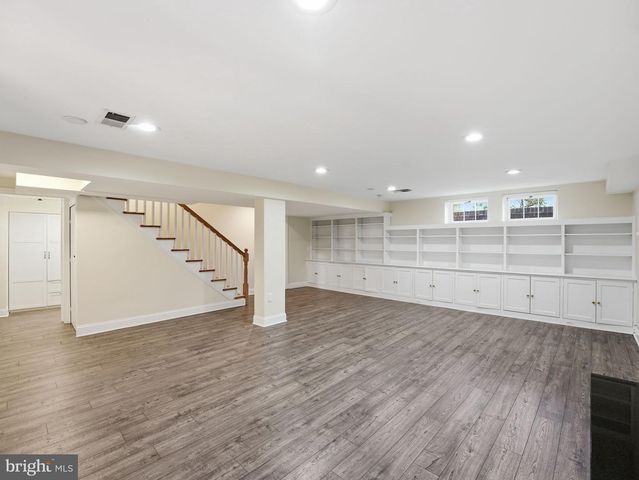 2328 S NASH ST, Arlington, VA 22202
