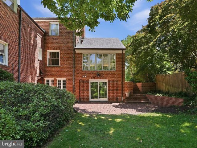 2328 S NASH ST, Arlington, VA 22202