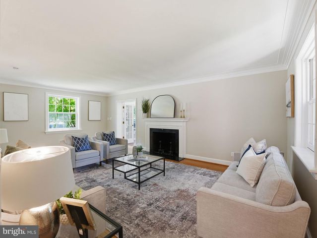 2328 S NASH ST, Arlington, VA 22202