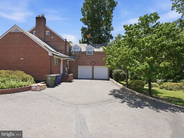 2328 S NASH ST, Arlington, VA 22202