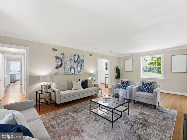 2328 S NASH ST, Arlington, VA 22202