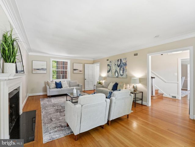 2328 S NASH ST, Arlington, VA 22202