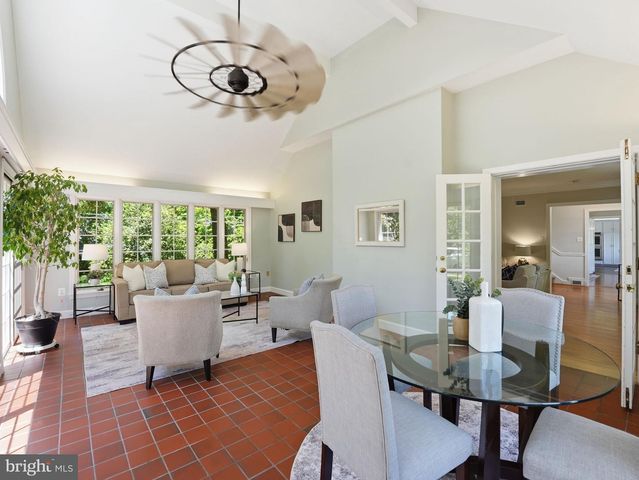 2328 S NASH ST, Arlington, VA 22202