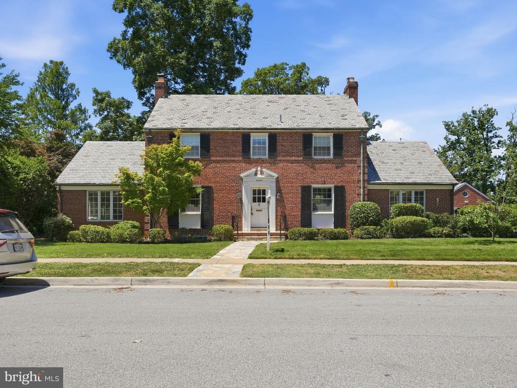 2328 S NASH ST, Arlington, VA 22202