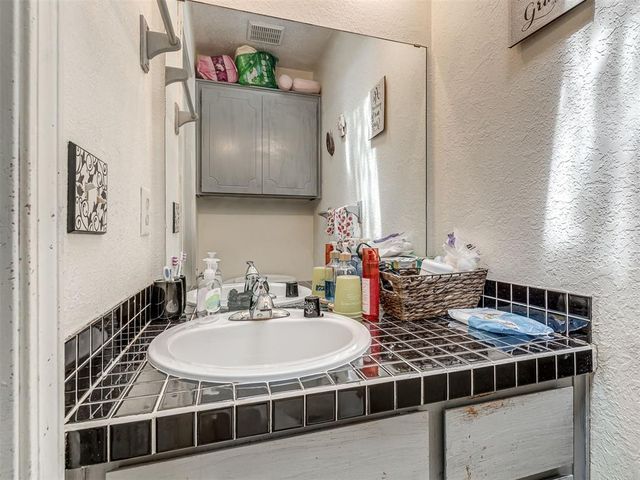 321 N Jefferson Avenue, Blanchard, OK 73010