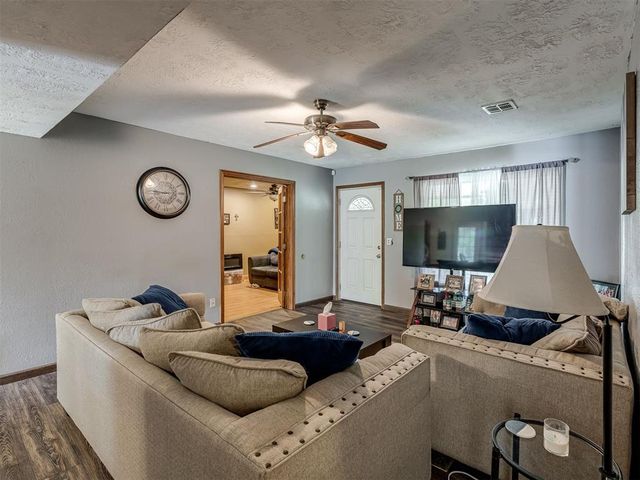 321 N Jefferson Avenue, Blanchard, OK 73010