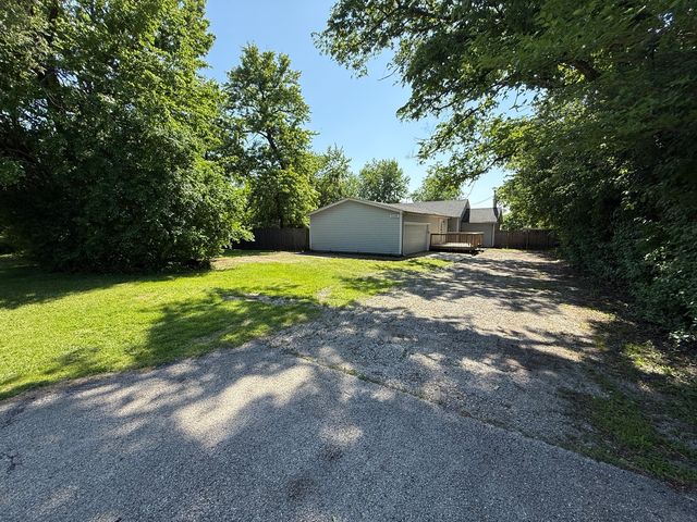8400 S 84th Court, Hickory Hills, IL 60457