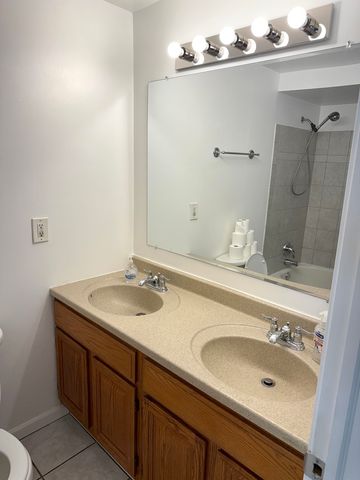 8400 S 84th Court, Hickory Hills, IL 60457