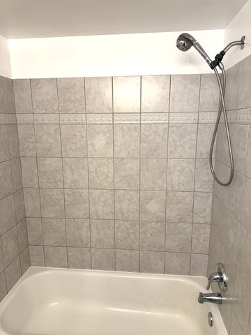 8400 S 84th Court, Hickory Hills, IL 60457