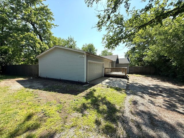 8400 S 84th Court, Hickory Hills, IL 60457