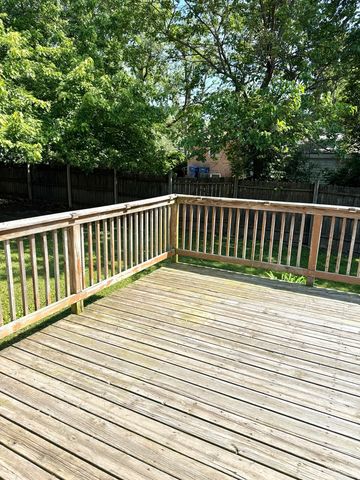 8400 S 84th Court, Hickory Hills, IL 60457