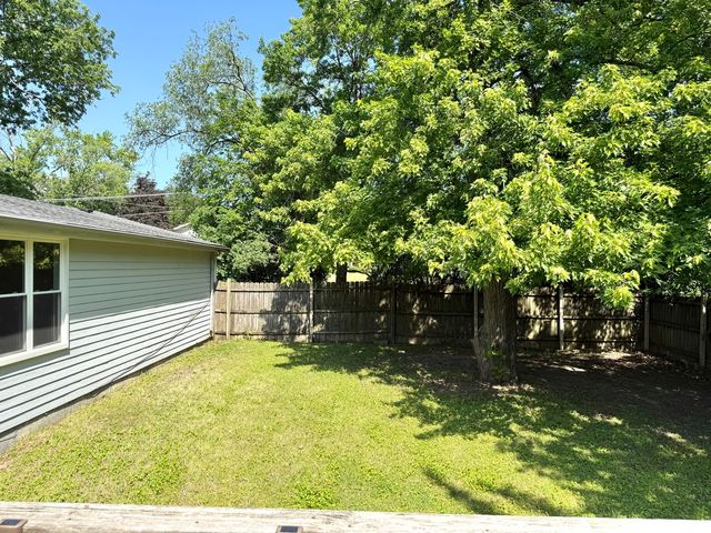 8400 S 84th Court, Hickory Hills, IL 60457