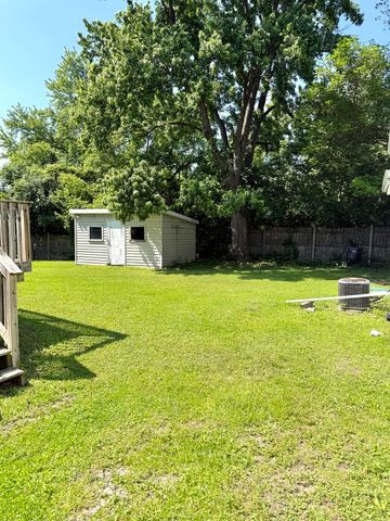 8400 S 84th Court, Hickory Hills, IL 60457
