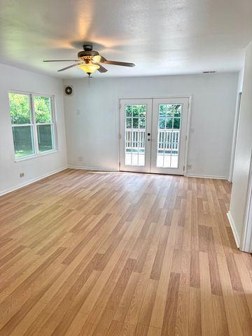 8400 S 84th Court, Hickory Hills, IL 60457