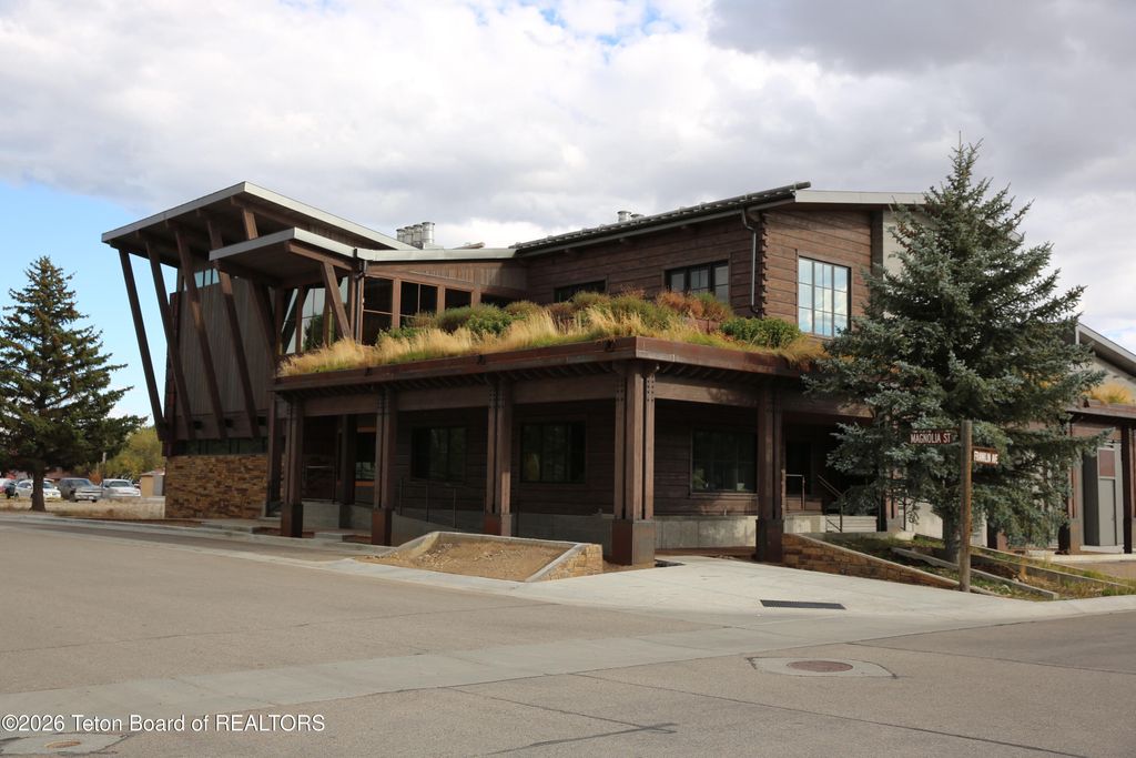 174 W MAGNOLIA Street, Pinedale, WY 82941 photo 3