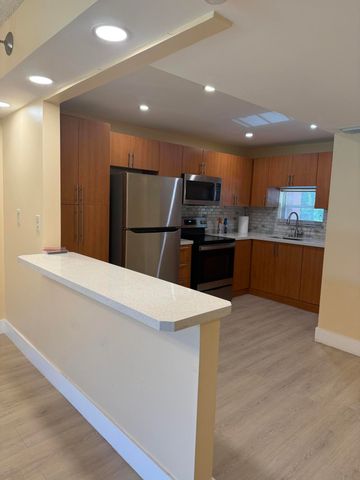 830 S HOLLYBROOK Drive 204, Pembroke Pines, FL 33025